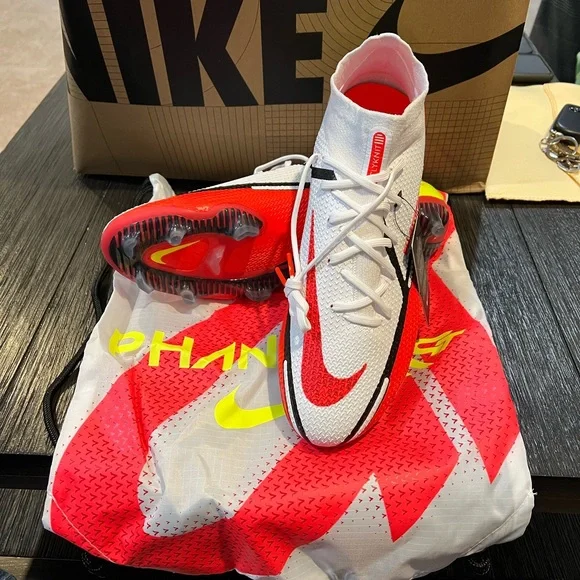 Nike Phantom GT2 Elite F FG White/Volt/Bright
Crimson CZ9889-167 Men\'s US 11.5 Nike Phantom GT2 Elite FG DF Soccer Cleats CZ9889-167 White  main image 3